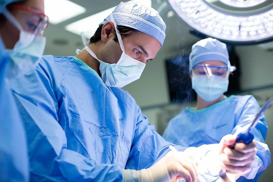 Phẫu thuật là một trong các phương pháp điều trị chính ở ung thư vú giai đoạn đầu