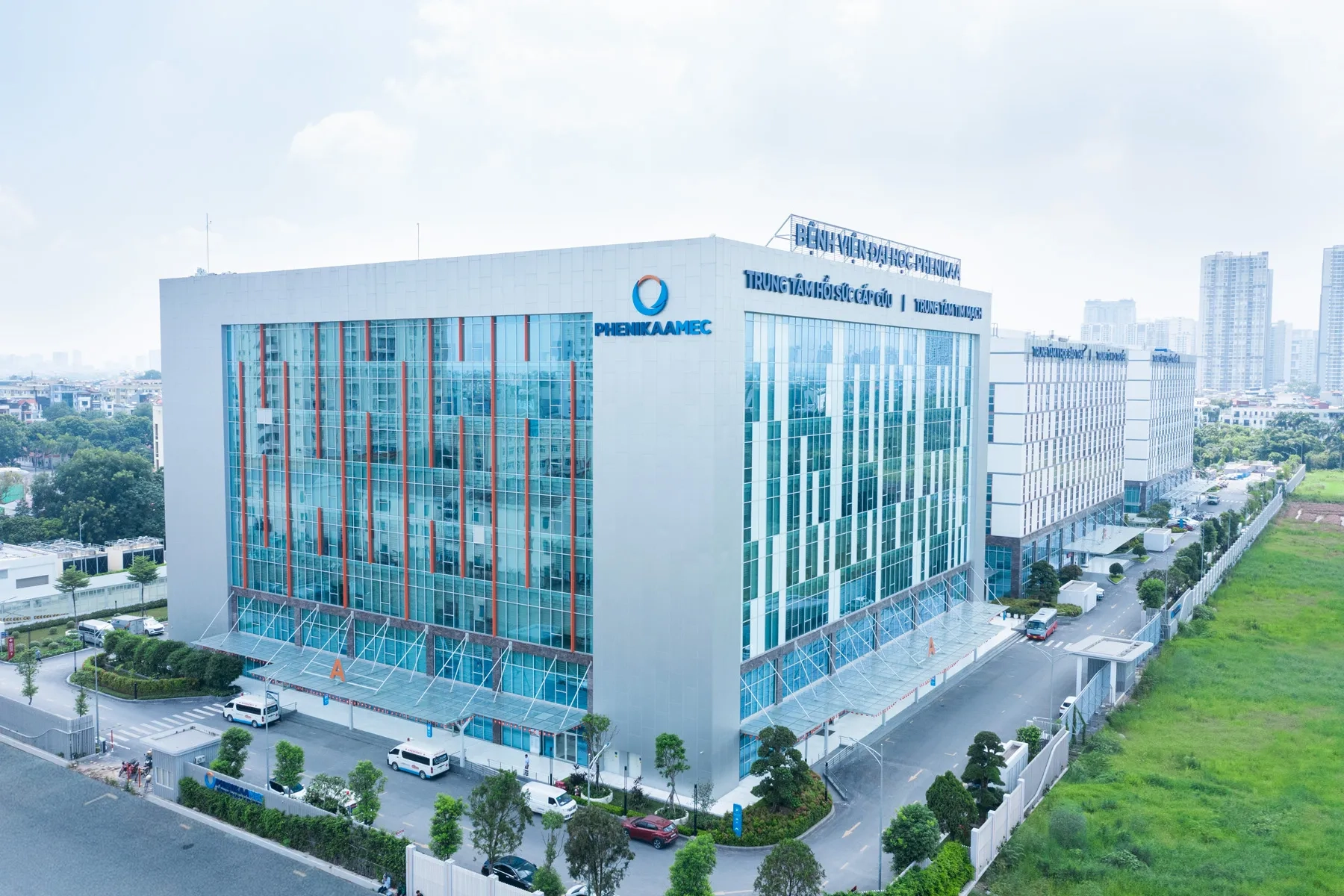Bệnh viện Đại học Phenikaa quy tụ đội ngũ chuyên gia Di truyền, Sản khoa, Sơ sinh đồng hành cùng mẹ bầu từ trước sinh, trong sinh đến chăm sóc sau sinh