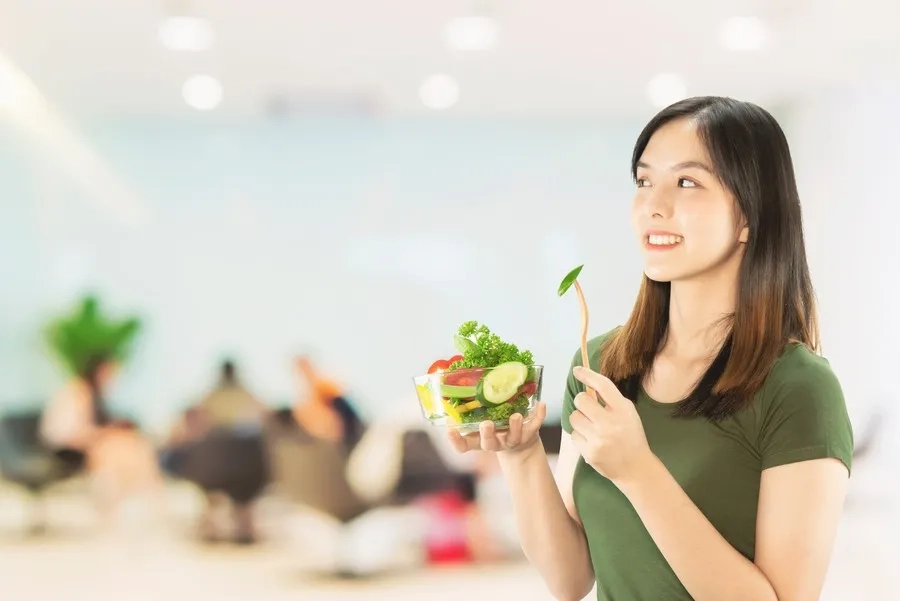 Chế độ dinh dưỡng lành mạnh giúp thai nhi phát triển khỏe mạnh và cải thiện các vấn đề về da