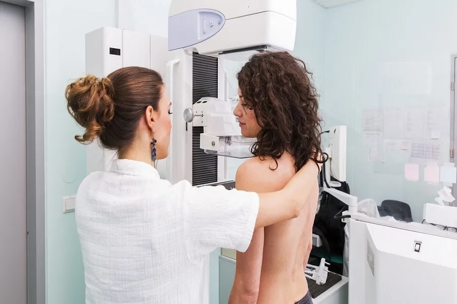 Tầm soát ung thư vú định kỳ là cách phòng ngừa ung thư vú thông minh và hiệu quả