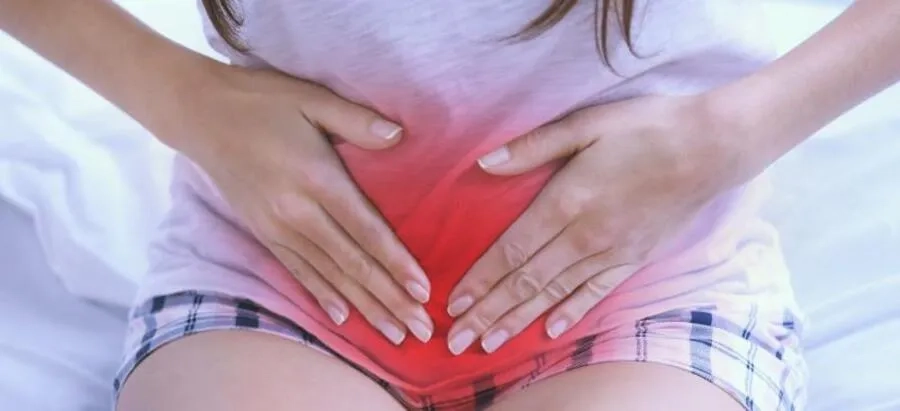 Ra máu báo màu nâu là bất thường nếu kèm theo đau bụng dữ dội