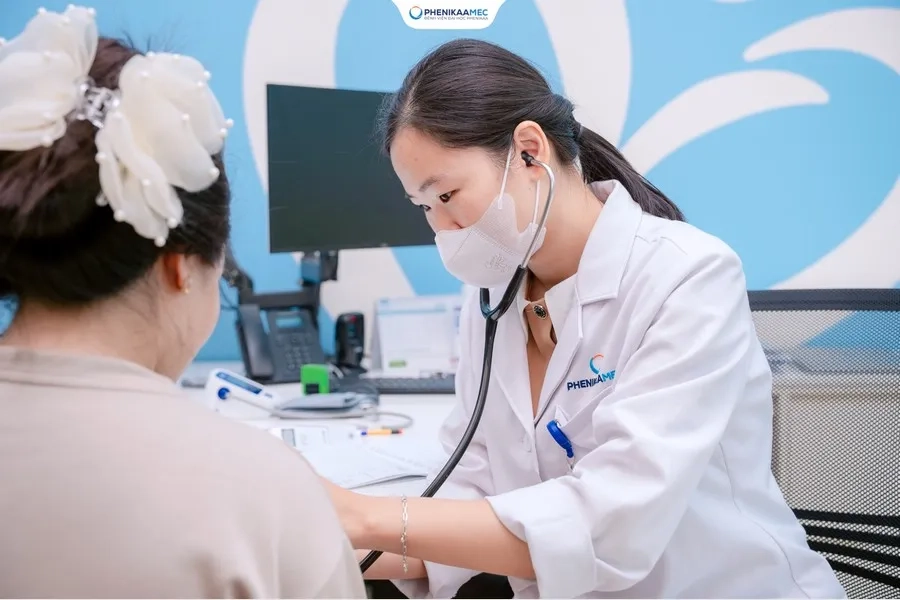 Trung tâm Tiêm chủng Bệnh viện Đại học Phenikaa có đội ngũ bác sĩ uy tín, hệ thống bảo quản vắc xin đạt chuẩn quốc tế, thực hiện quy trình tiêm chủng an toàn 