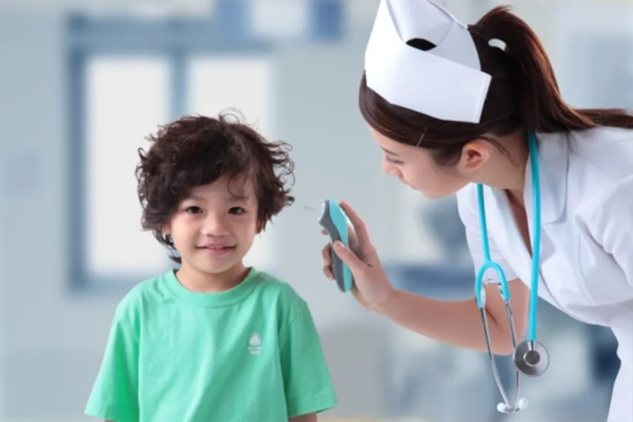 Sau khi tiêm, trẻ cần theo dõi ít nhất 30 phút tại Trung tâm tiêm chủng