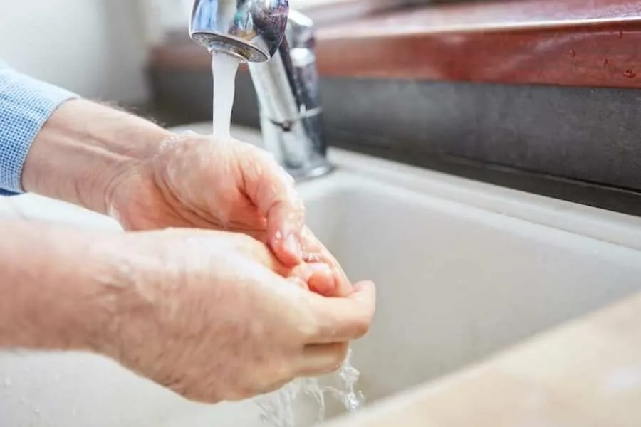 Giữ vệ sinh cá nhân giúp giảm nguy cơ lây nhiễm tác nhân gây viêm phổi