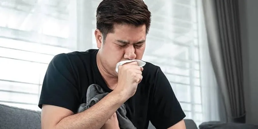 Ho kèm khó thở là dấu hiệu thường gặp ở người mắc viêm phổi
