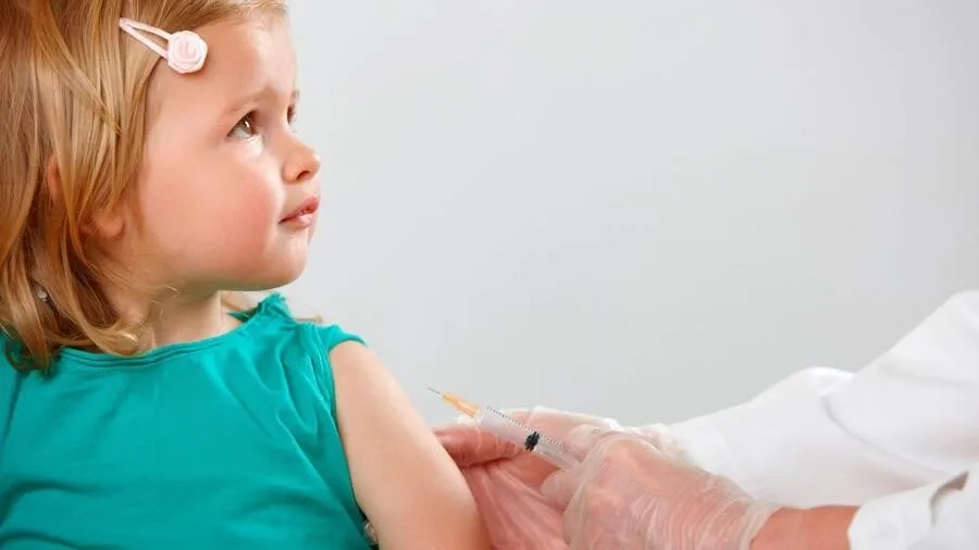 Tiêm chủng đầy đủ giúp giảm nguy cơ mắc viêm phổi trẻ em